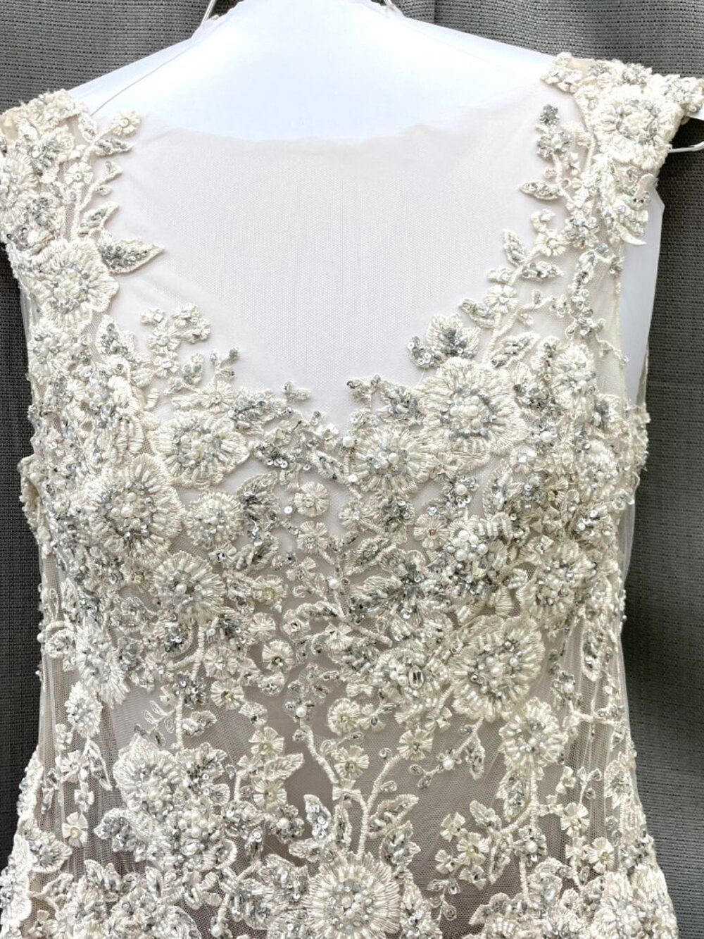Tony Ward Couture Embroidered Wedding Gown Size 10 - Picture 5 of 11